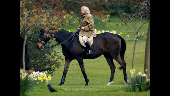 Isabel II monta a caballo a semanas de cumplir los 91 años