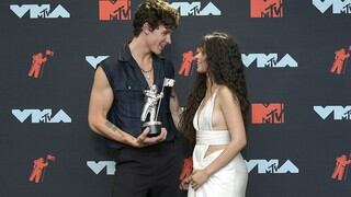 Camila Cabello y Shawn Mendes esta vez sí se besaron luego de cantar "Señorita" VIDEO