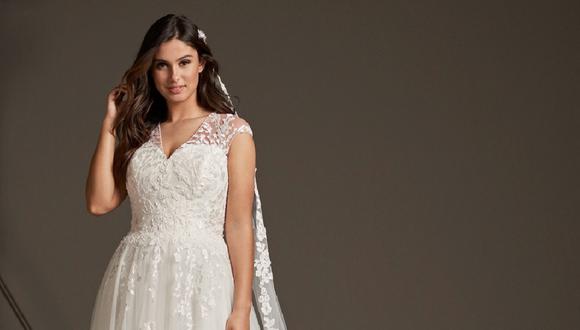 ELHA es la tienda oficial de la marca española Pronovias, que vende de manera exclusiva en el Perú.