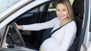 Cómo debe usar el cinturón de seguridad en el auto una mujer embarazada