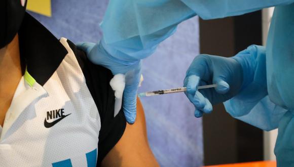 Uruguay inoculará contra el Covid-19 a los menores entre los 12 y 18 años con dosis del laboratorio estadounidense Pfizer, después de su aprobación por parte de la comisión de vacunas del Ministerio de Salud Pública. (Foto: Raúl Martínez / EFE)