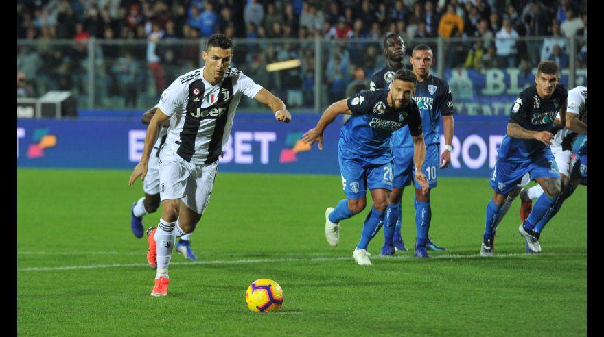 Juventus vs. Empoli: Cristiano Ronaldo anotó golazo desde fuera del área para el 2-1 por Serie A | VIDEO. (Foto: AFP)