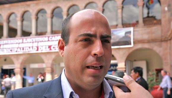 El alcalde del Callao, Pedro Spadaro, se mostró en contra de prohibir el trabajo de los limpiaparabrisas en las calles | Foto: Archivo / El Comercio