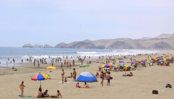 Los vecinos de Ventanilla acuden a las playas en la temporada de verano. (Foto: Facebook)