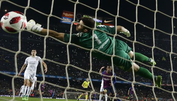 Barcelona vs. Cultural Leonesa: el gol de Malcom para el 3-0 con gran cabezazo. (Foto: AP)