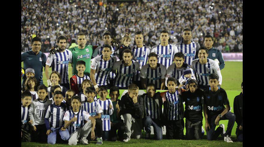 El once que mandó a la cancha Pablo Bengoechea. Con muchas bajas. Foto: USI