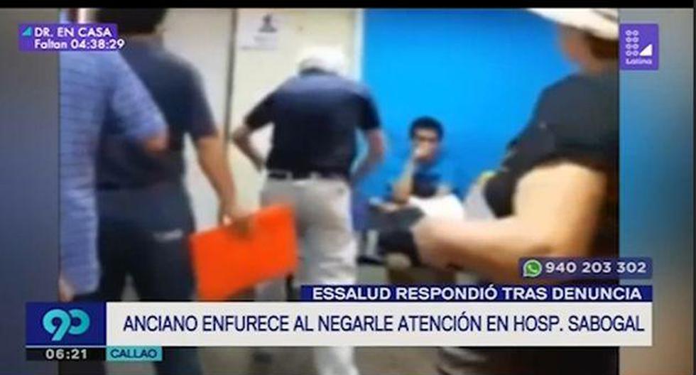 En un video se mostró la desesperación de un anciano para reclamar que lo atiendan en el hospital Sabogal de EsSalud. (Captura: Latina)