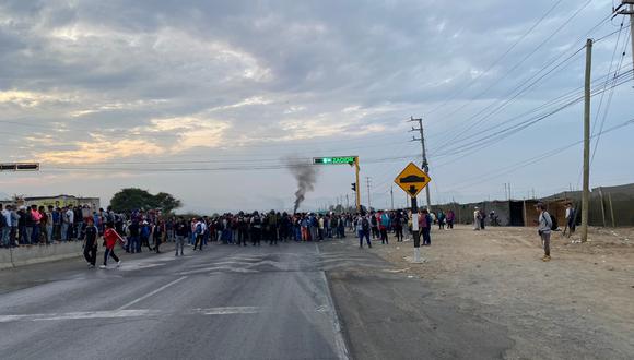 Manifestantes mantienen bloqueada la Panamericana Norte a la altura de Virú. (Imagen referencial)
