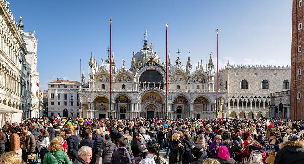 Apreciar la Piazza San Mar cos es un placer que puede verse interrumpido por la cantidad de turistas.
