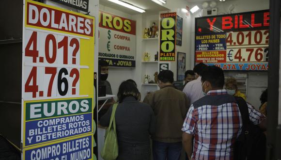 En el mercado paralelo o casas de cambio de Lima, el tipo de cambio se cotizaba a S/3,990 la compra y S/4,030 la venta. (Foto: Joel Alonzo / GEC)