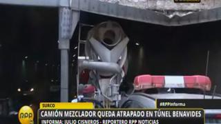 Surco: camión mezclador quedó atrapado en el túnel Benavides