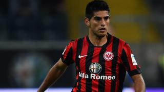 Eintracht Frankfurt lucha por quedarse con Carlos Zambrano