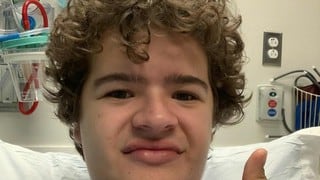 Gaten Matarazzo de 'Strangers Things’ se sometió a una cuarta cirugía debido a su extraño trastorno óseo