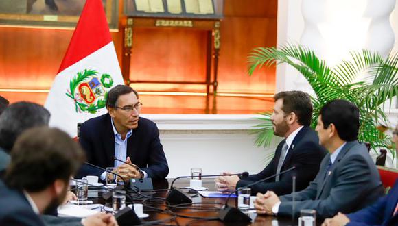 En la reunión del mandatario participaron el ministro del Interior, Carlos Morán, y el ministro de Turismo y Comercio Exterior,  Edgar Manuel Vásquez Vela. (Foto: Presidencia)
