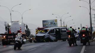 Independencia: Ocho heridos tras despiste de minivan que transportaba comerciantes