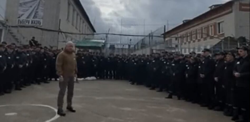 Evgeny Progozhin, founder of the Wagner Group, recruiting prisoners to fight in Ukraine.  (Video capture).
