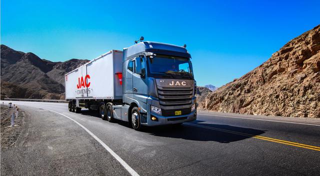 DercoMaq presentó el nuevo JAC Tracto K7 Euro V. (Foto: Difusión)