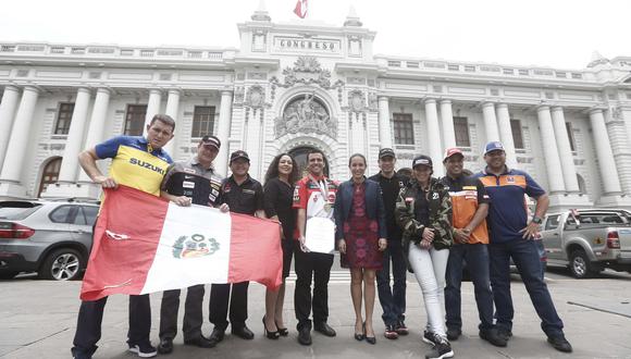 Pilotos peruanos que competirán en el Dakar 2018 recibió homenaje en el Congreso y se reunieron con presidente Luis Galarreta. (Foto: Itea Photo)