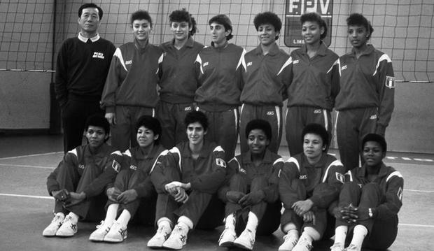 Man Bok Park y la selección peruana que viajó a los Juegos Olímpicos de Seúl 1988.