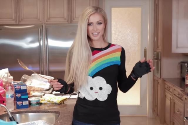 Paris Hilton sorprendió a todos sus seguidores al mostrar una de sus facetas poco conocidas: la cocina. (Foto: Paris Hilton en YouTube)