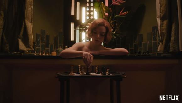 "Gambito de dama" habla sobre Beth Harmon, una joven talento en el ajedrez pero con problemas con el alcohol y las pastillas. (Foto: Captura de YouTube).