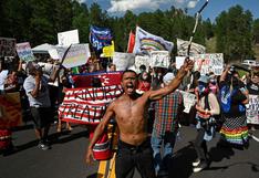 Manifestantes protestaron cerca al Monte Rushmore antes de la llegada de Trump | FOTOS