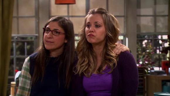 Las actrices Mayim Bialik y Kaley Cuoco en el set de "The Big Bang Theory". (Foto: Captura de pantalla)