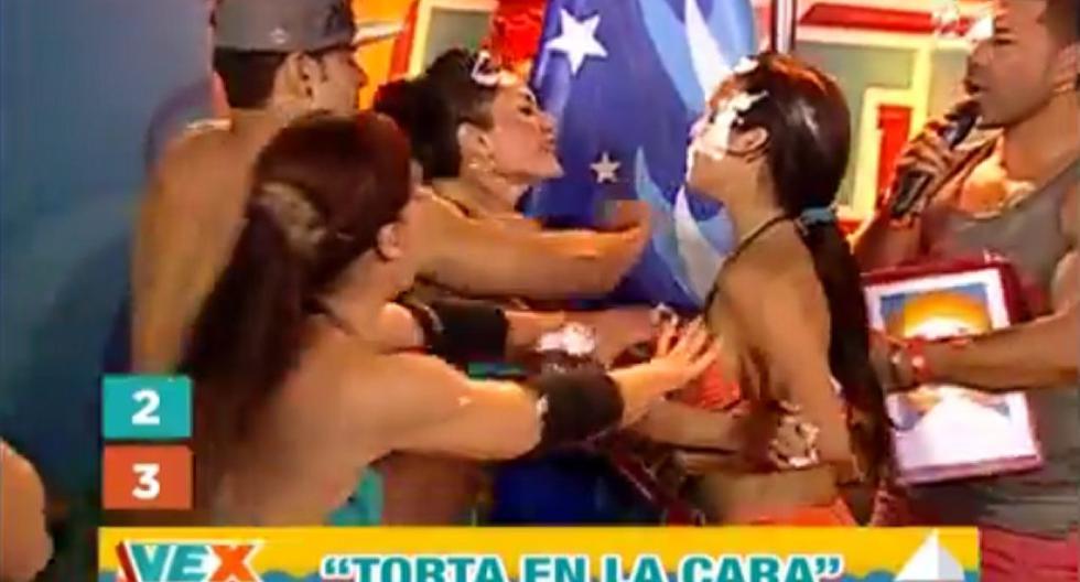 Génesis Tapia y Rosángela Espinoza se enfrentan en \"Verano Extremo\". (Foto: Captura Latina)