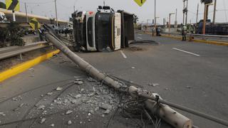 Costa Verde: camión se volcó y bloqueó el tránsito en la bajada de Marbella | FOTOS