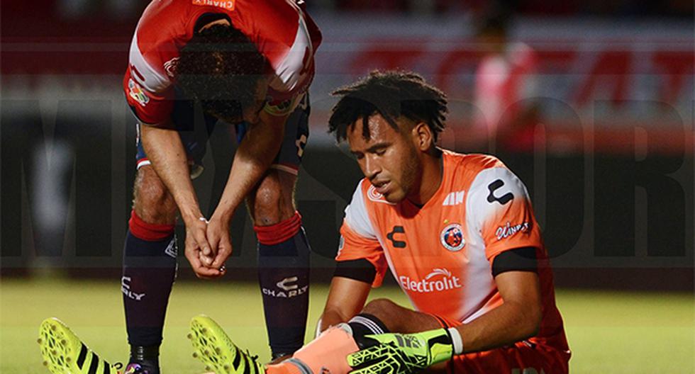 Pedro Gallese vivió un gran partido con Veracruz ante Santos Laguna. Sin embargo, hubo un momento que todo ello se pudo arruinar por un golpe que casi lo lesiona. (Foto: Mexsport)