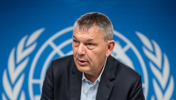 El Comisionado General de la UNRWA, Philippe Lazzarini, observa una conferencia de prensa sobre la situación en Gaza en las oficinas de las Naciones Unidas en Ginebra, el 30 de abril de 2024. (Foto de Fabrice COFFRINI / AFP)