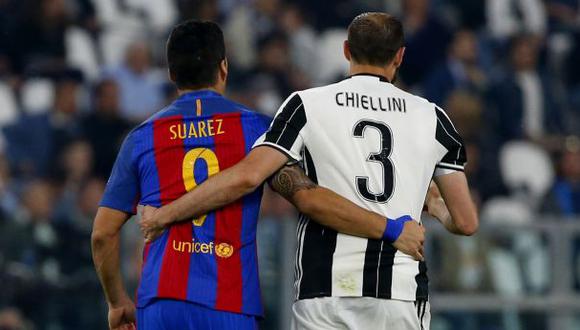Luis Suárez y Chiellini se dieron emotivo abrazo en el campo