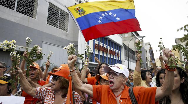 Chavistas y simpatizantes de Leopoldo López se enfrentan - 9