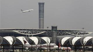 Una familia de Zimbabue lleva dos meses en aeropuerto de Bangkok