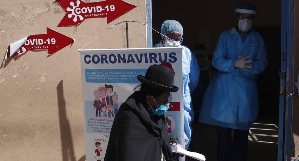 Una mujer pasa por un área de recepción para personas que sospechan que pueden estar infectadas con el nuevo coronavirus, en el Hospital General de La Paz, en Bolivia, el 26 de mayo de 2020. (Foto referencial: AP / Juan Karita)