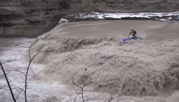 YouTube: el peligro de remar de pie en un lago luego una nevada
