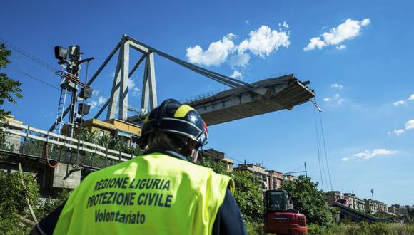 YouTube: Las operaciones de rescate tras la caída del puente en Génova [VIDEO] (Foto: AP)