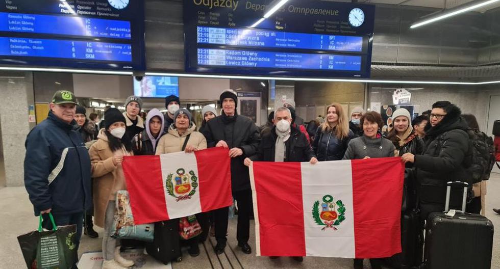 Peruanos repatriados de Ucrania llegaron a Lublin donde fueron recibidos por el equipo consular del Perú. (Foto: Cancillería)