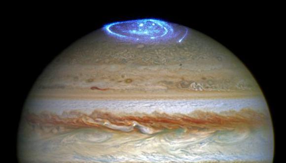 El telescopio Hubble capta brillantes auroras en Júpiter