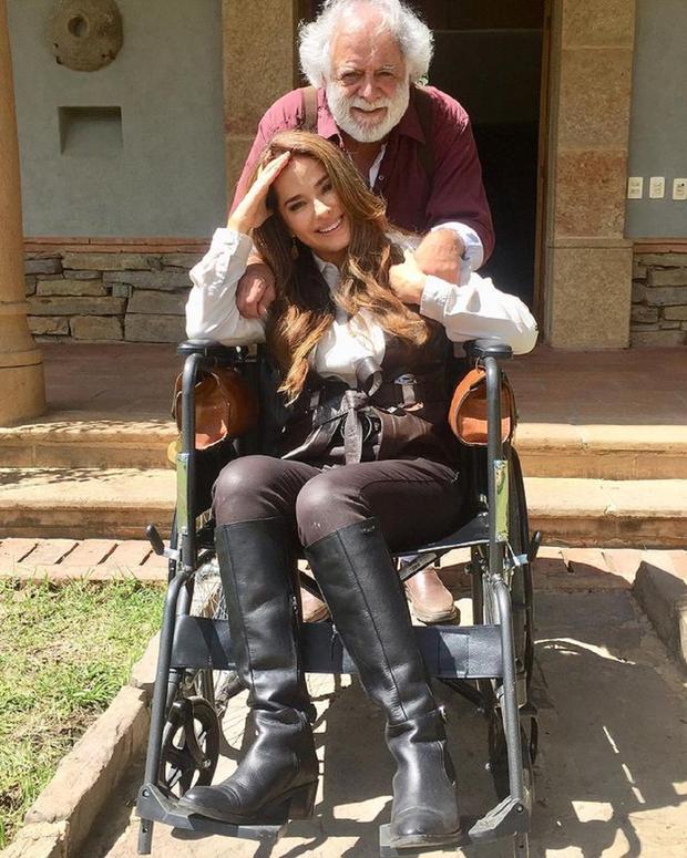 Danna García junto a Germán Quintero, su abuelo en la ficción (Foto: Germán Quintero/ Instagram)