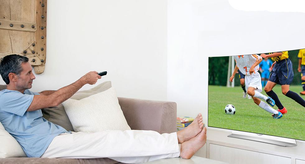 ¿Tu papá es fanático del futbol? Pues regálele en su día una de las mejores televisores de LG, el OLED, Super UHD y Ultra HD. (Foto: LG)