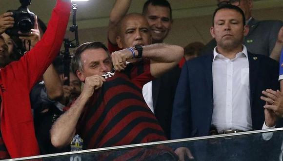 Jair Bolsonaro durante un partido disputado por el Flamengo en junio del 2019. Tras conseguir la Copa Libertadores 2019, el presidente envió un mensaje de felicitaciones.  (O'Globo / GDA)