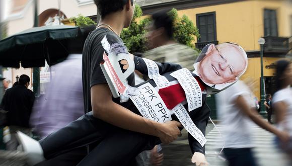Muñeco con el rostro de Pedro Pablo Kuczynski para despedir el año. Se venden a 25 soles en el Mercado Central. El indulto a Fujimori es tomado por parte de la población como una traición. (Foto: Ana Lía Orézzoli)