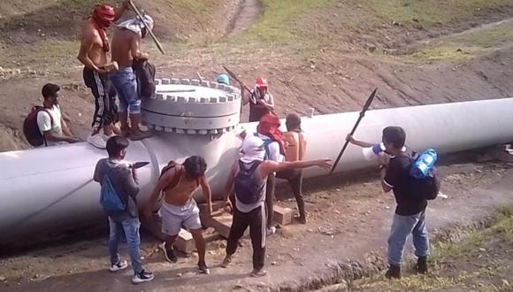 El lunes 16 de enero manifestantes prendieron fuego directo al Oleoducto Norperuano, a la altura del kilómetro 389 del Tramo II. (Andina)