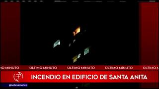 Se registra un incendio en edificio de Santa Anita