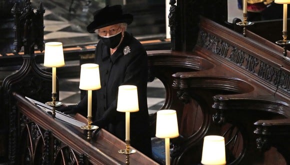 La reina Isabel II tuvo presente el recuerdo del duque de Edimburgo en su funeral con algunos detalles. (Foto: AFP)