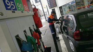 Petroperú y Repsol reducen precio de gasolinas en S/0,38