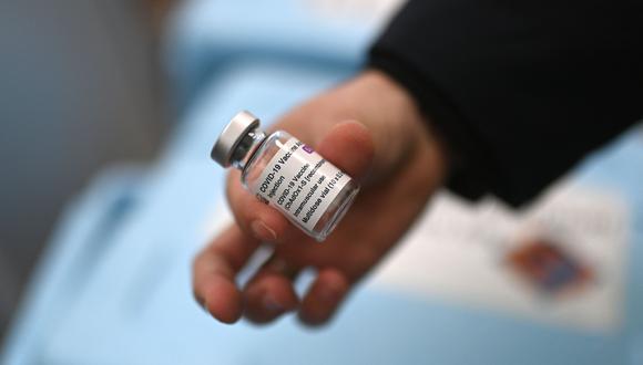 Los sucesivos análisis de ese fármaco en la EMA han llevado a varios países europeos a retocar sus estrategias de vacunación. (Foto: AFP)