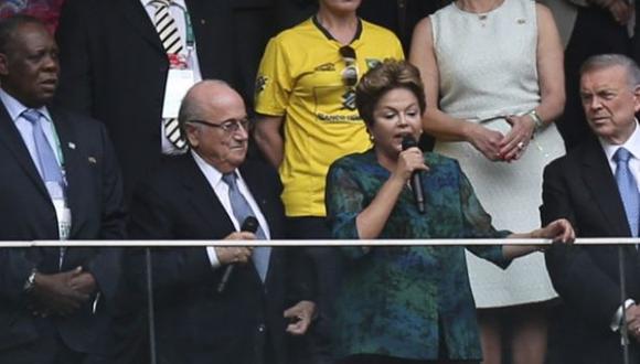 Dilma Rouseff señala que "está harta" del presidente de la FIFA