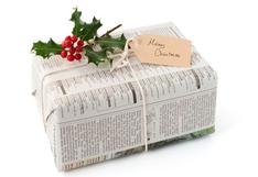 Navidad 2016: utiliza papel periódico como envoltura de regalo